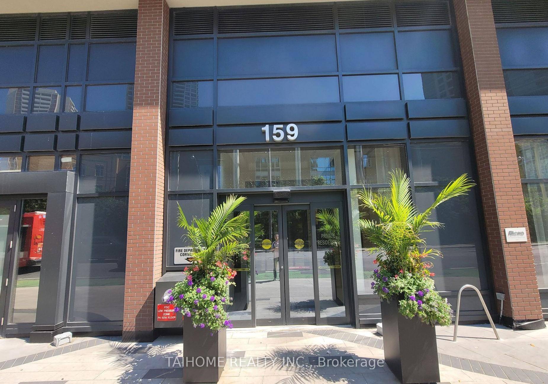 Prime location, with access to UT and TMU, the Wellesley subway station and Sherbourne subway station, 2 bed unit, a corner unit with spacious wraparound balcony, providing unobstructed views and ...