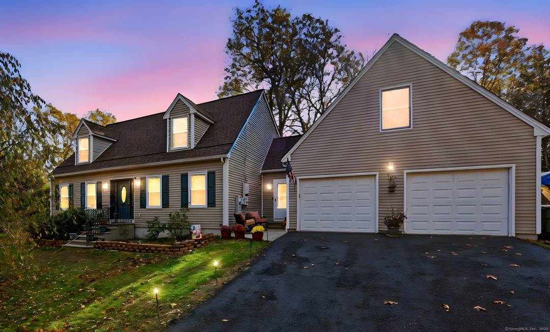 Don't Miss This Home ! This beautifully maintained 3 bed, 2.