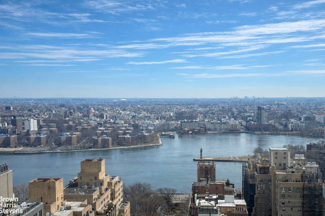 Welcome to Penthouse H at 444 East 86th Street, a rare offering on the coveted Upper East Side.