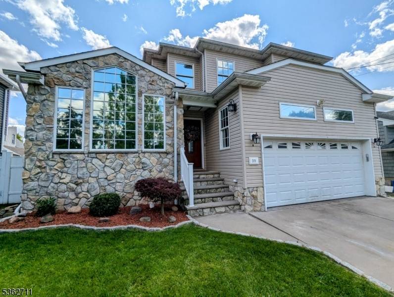 Must see... beautiful modern 4 bedroom 2.