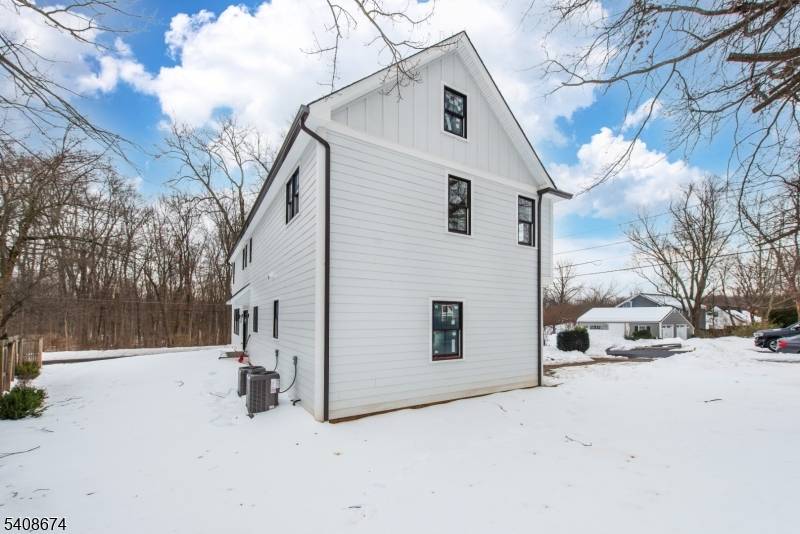 AMAZING Opportunity in Knollwood !