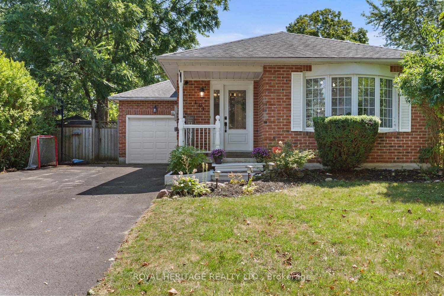 This charming 3 2 bedroom, 4 level back split is located on a quiet street and offers an abundance of space for the whole family.
