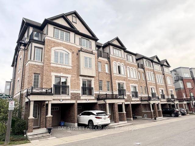 End Unit ! ! Amazing Beautiful 3 Bedroom Townhouse In North Oshawa.