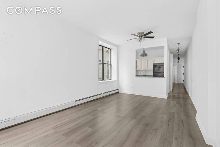 Spacious one bedroom, one bathroom condominium featuring high ceilings throughout.