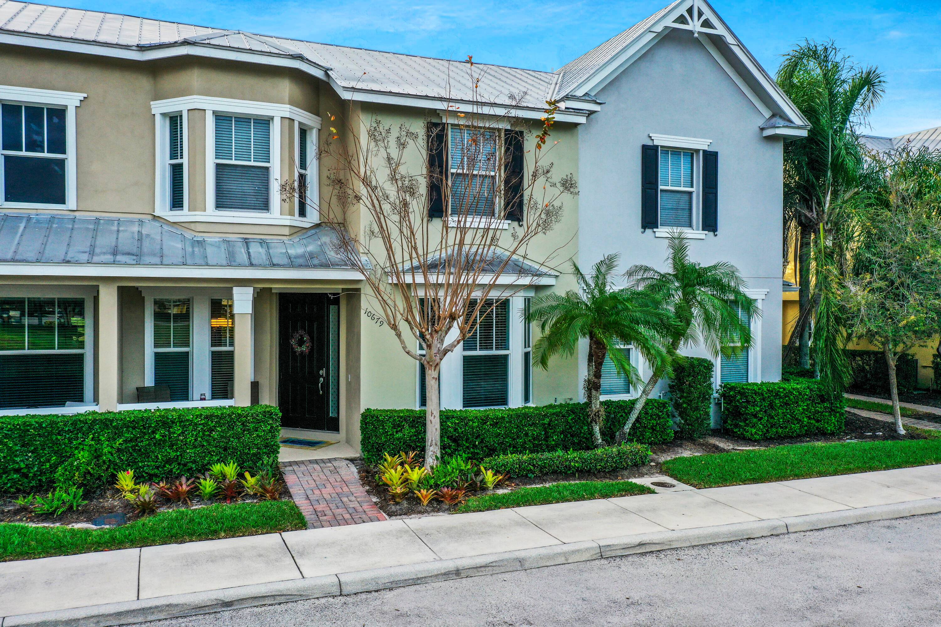 Move in Ready. Beautiful Townhouse in the heart of Tradition.