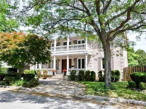 Located in a Highly Sought After Neighborhood Within the Earl Haig School District, This Well maintained 3 bedroom Basement Apartment features A Separate Entrance For Added Privacy.