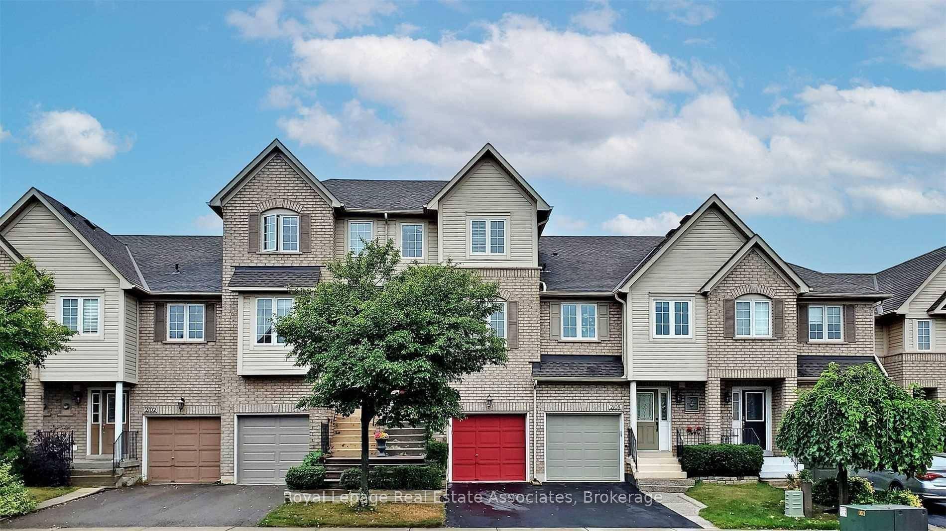 Welcome to this stunning three storey townhouse located in the highly desirable West Oak Trails neighbourhood.