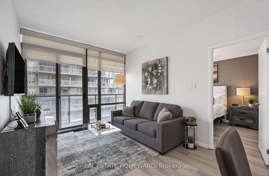 Welcome to your new home in the heart of Toronto's vibrant Bay Street Corridor !