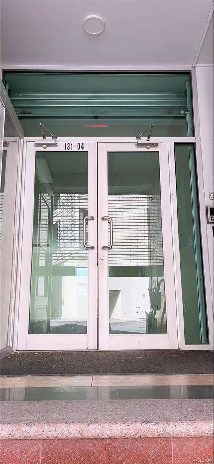 Prime 1, 000 sq ft first floor commercial space for rent in the heart of Flushing !