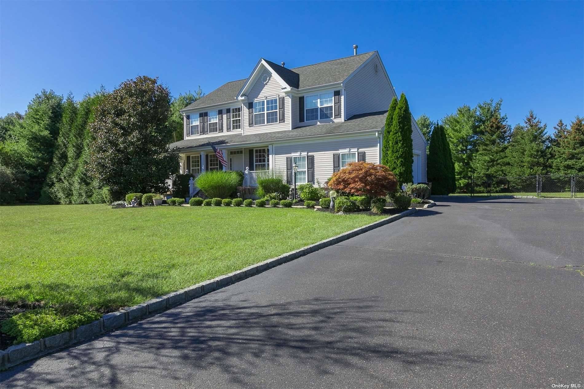 Beautiful Victorian in Prime Location Birchwood Park, Spacious Entry Foyer, Eat in Kitchen w Center Aisle, Tile Flooring, Stainless Steel Appls, FDR, FLR, Family Room W Gas Fireplace, Total of ...