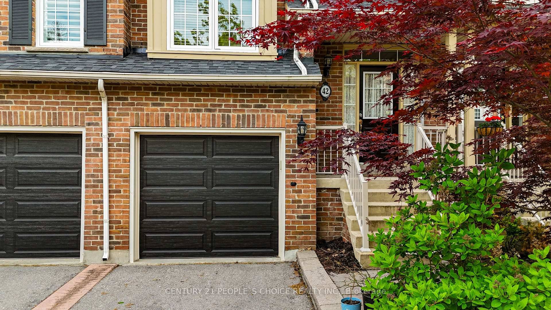 Immaculate Townhome in Prime Richmond Hill Yonge amp ; Elgin MillsDiscover this beautifully maintained condo townhome featuring 3 spacious bedrooms and 3 bathrooms, including a private primary ensuite.