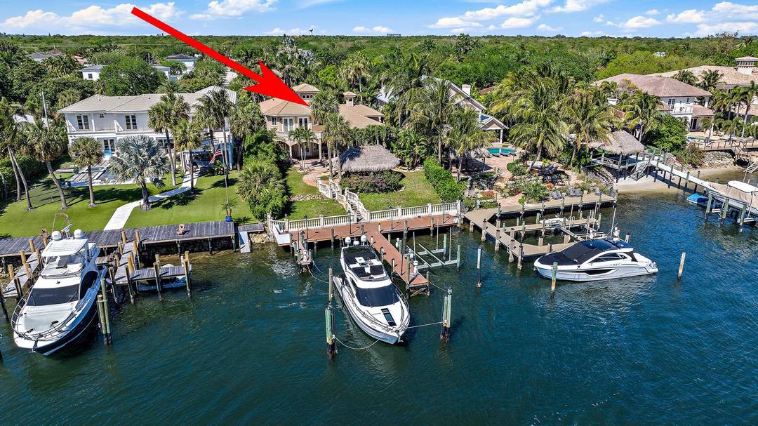 Waterfront living at its finest !