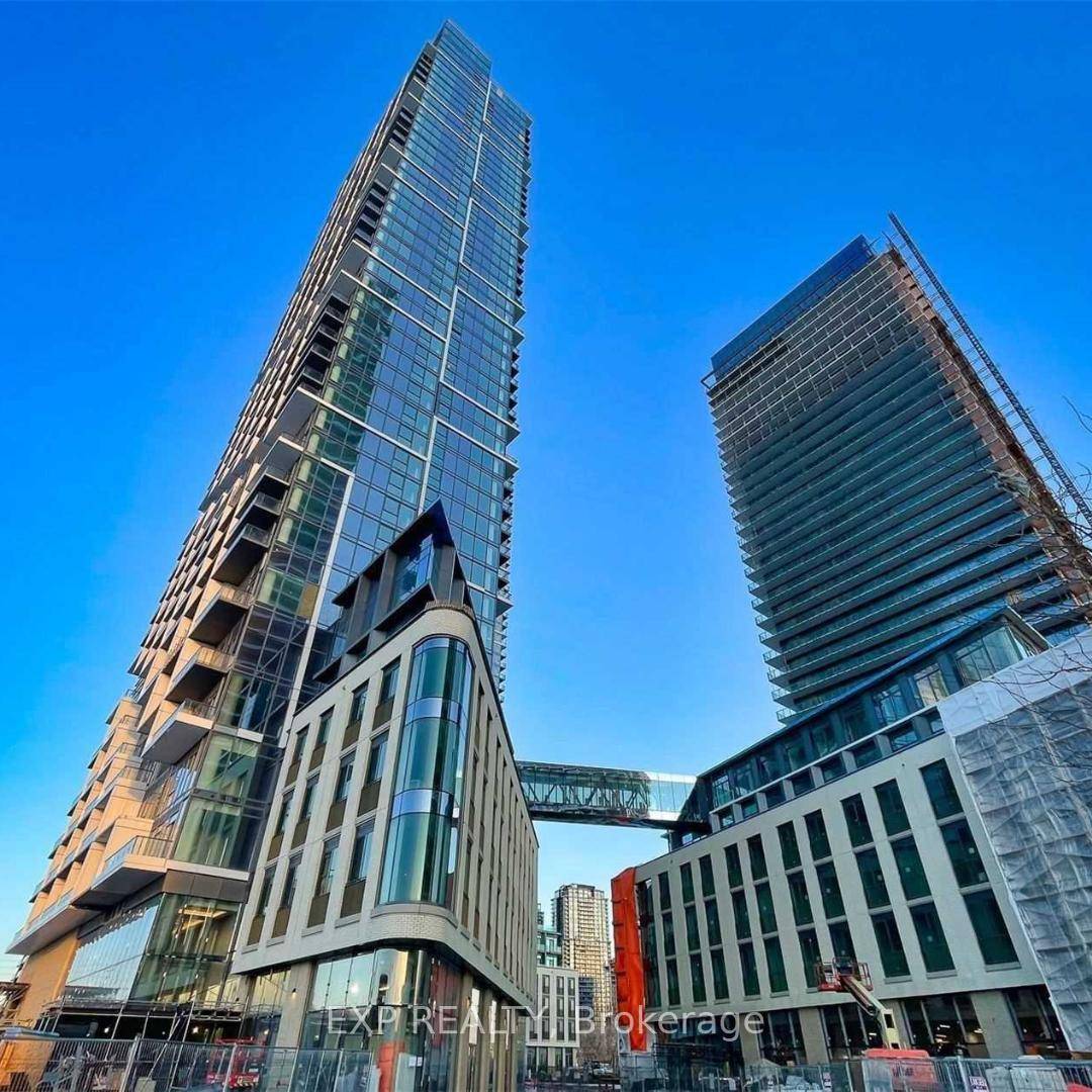 Executive Lease Opportunity at 1000 Portage Parkway, Unit 1708, Vaughan, Welcome to this impeccably upgraded unit in the heart of the Vaughan Metropolitan Centre, perfect for Triple A tenants.