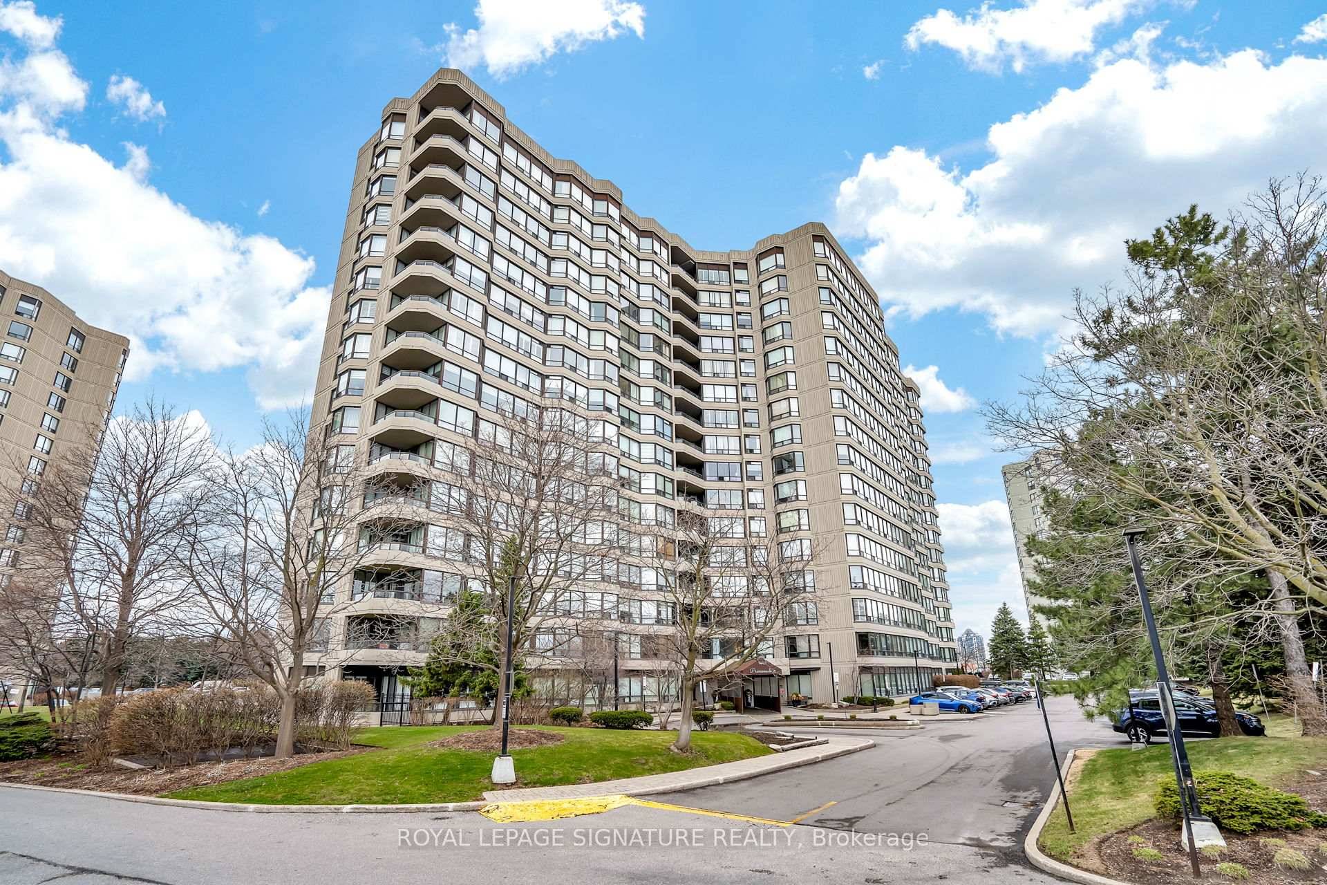 Welcome to 7440 Bathurst St, Suite 903, where comfort meets convenience !