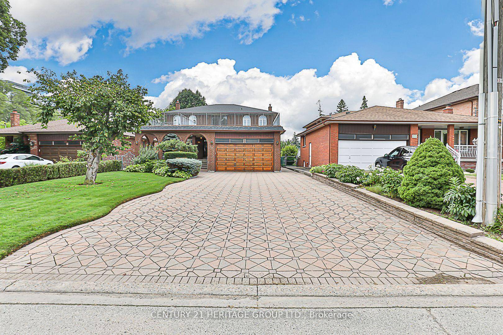 Fantastic big lot SIZE 50 x 250 feet Don't miss this Opportunity to live in the Best Location In Richmond Hill with a huge back yard and Walking Distance To ...