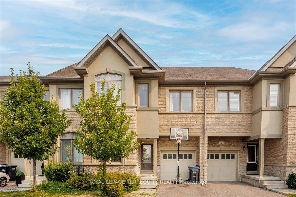 Elegant Ashley Oak Home with Serene Greenbelt Views.