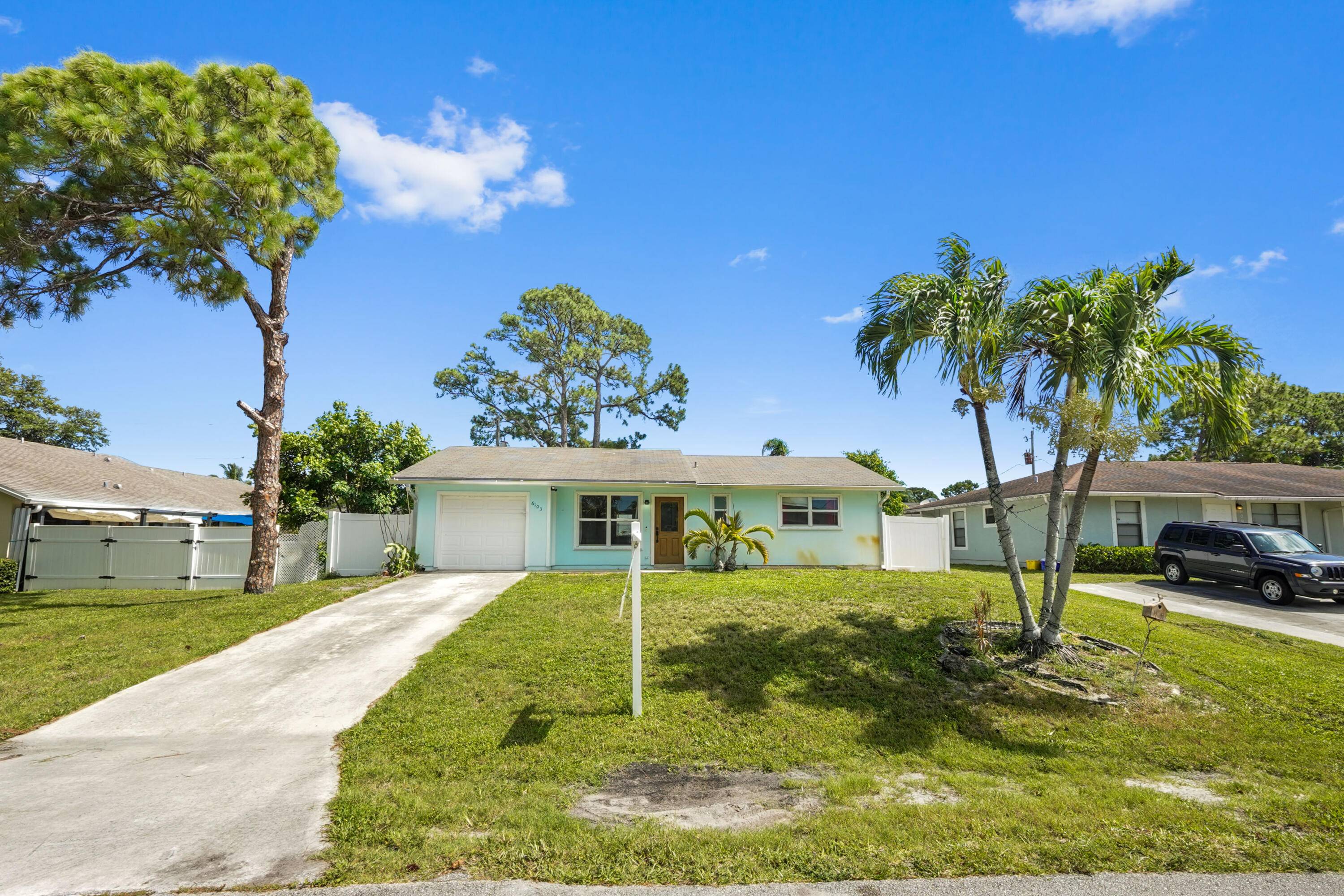 Discover your slice of paradise in this charming single family home, nestled in the highly sought after Jupiter Heights connected to Abacoa.