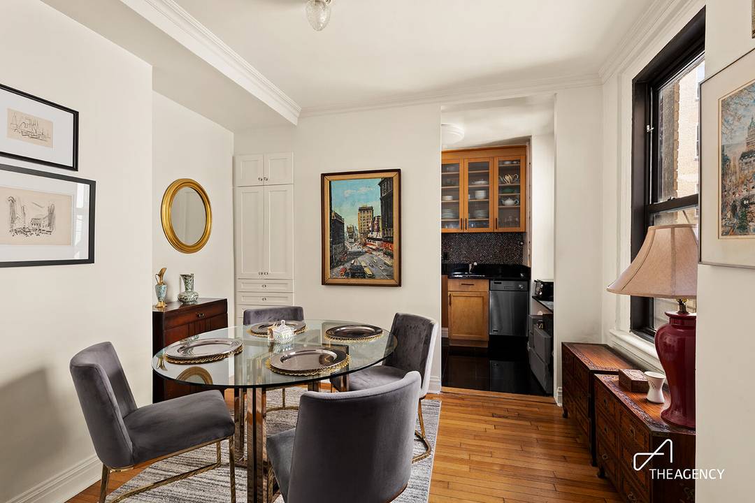 Residence 7D at 12 East 97th Street presents an exceptional opportunity to own a beautifully appointed pre war home just moments from Central Park, in the heart of Carnegie Hill.