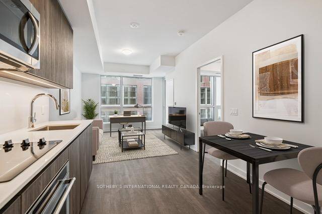 Live Directly on Toronto's Waterfront !