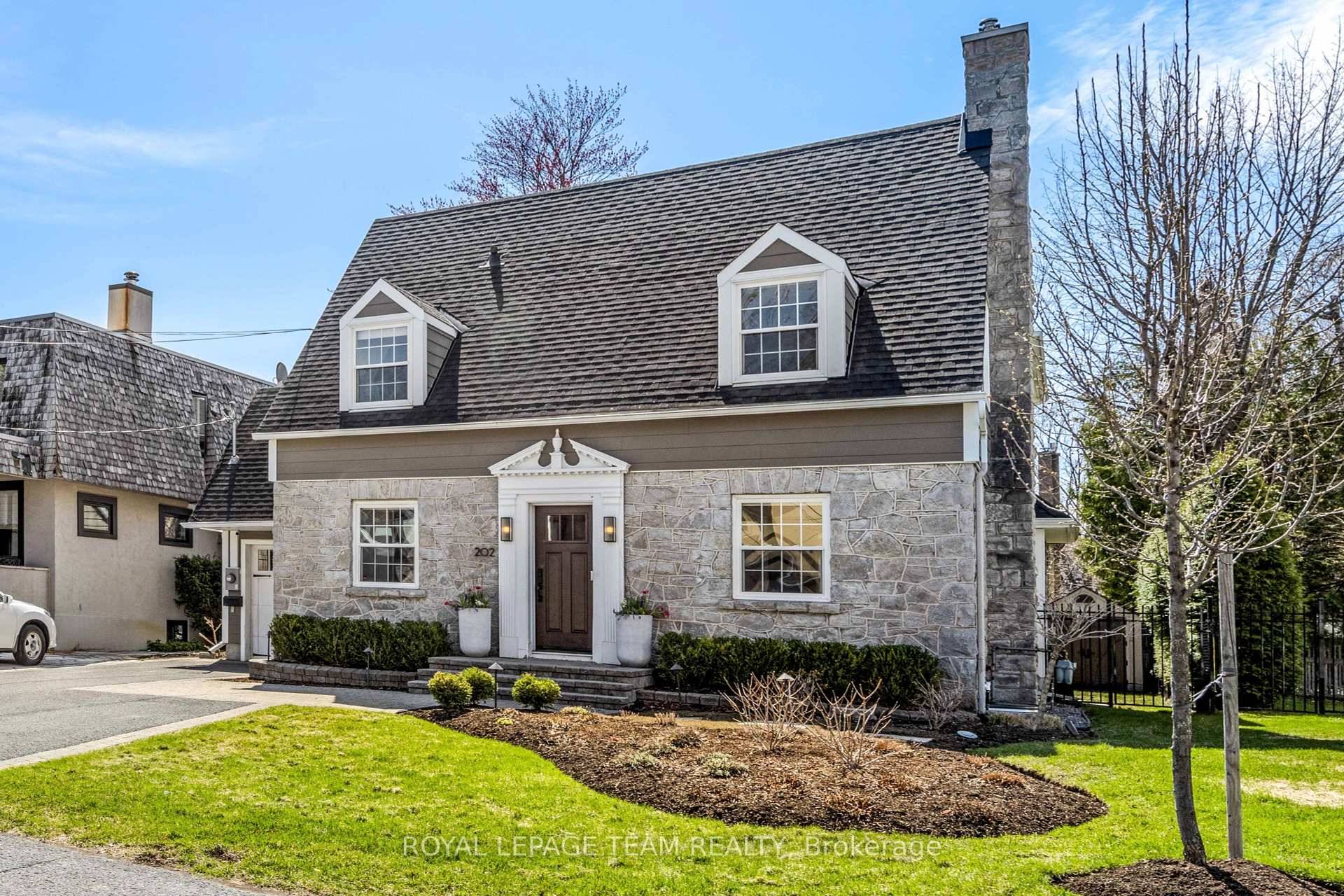 Located on one of Wellington Village's quietest streets, 202 Faraday Street combines classic architecture with tasteful modern upgrades.