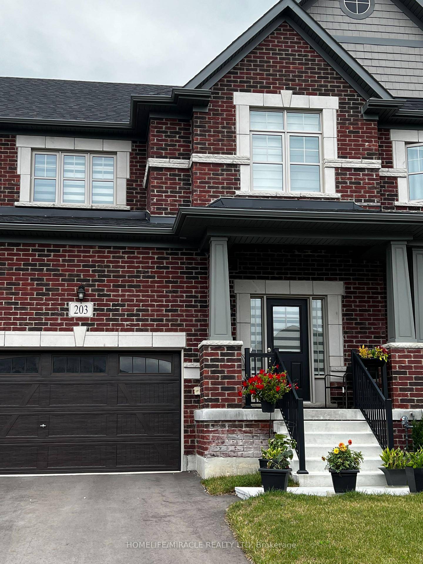 BEAUTIFUL FREEHOLD TWO STORY TOWNHOUSE LOCATED IN WELL DESIARABLE AREA OF WASAGA BEACH, THIS TOWNHOUSE HAS 3 SPECIOUS SIZE BEDROOMS, 2.