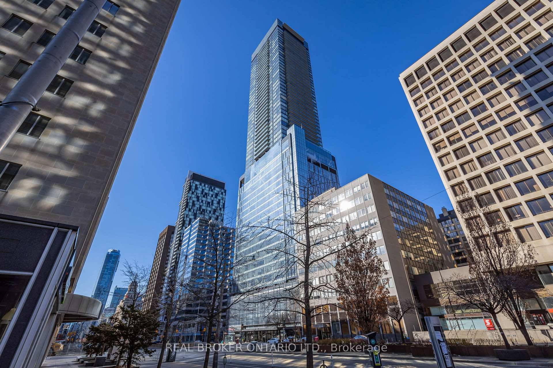 Beautiful Sun Filled Corner 2 Bedroom, 2 Full Bathroom Suite In The Luxurious Residences On University Avenue Right In The Heart Of Downtown.