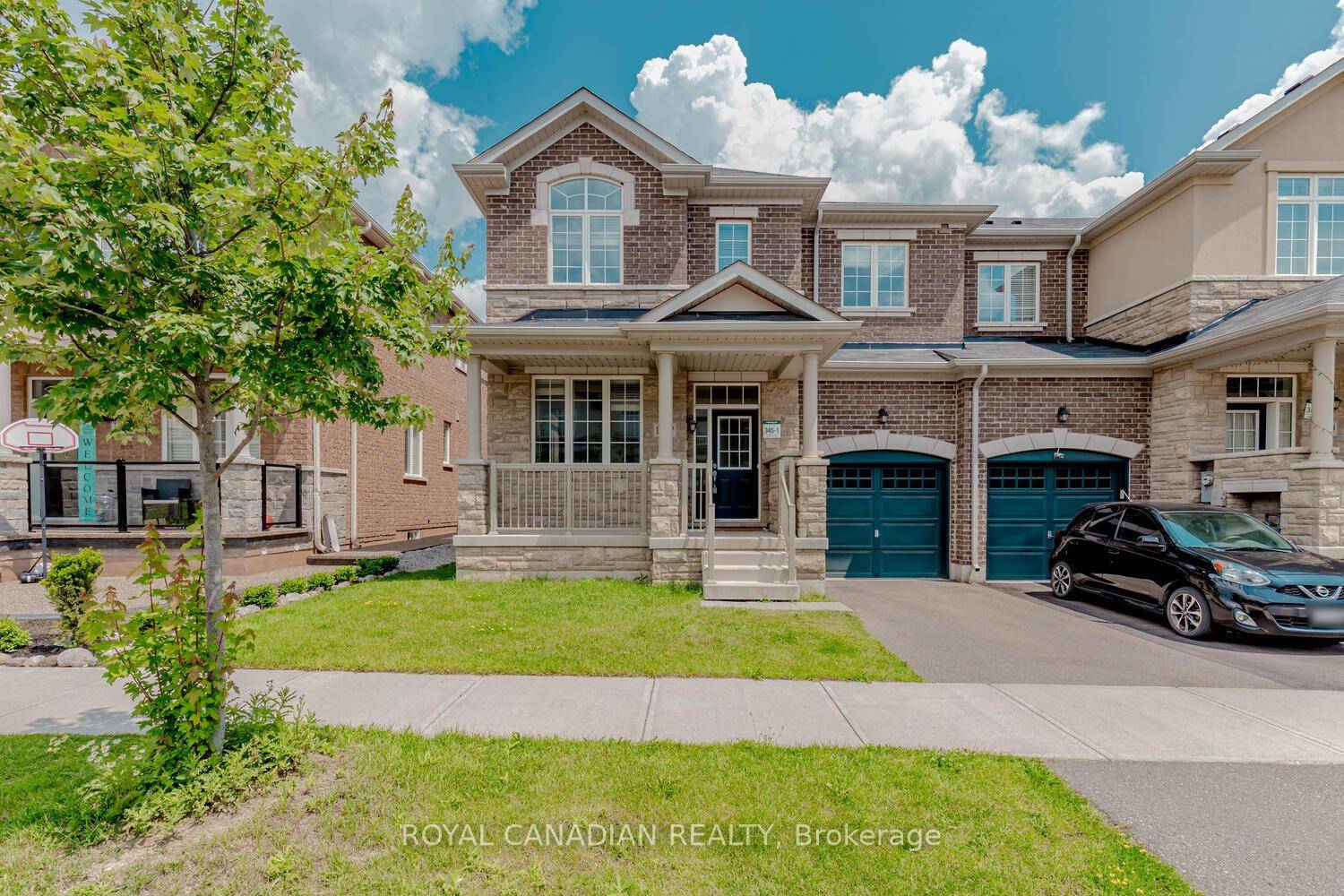 Stunning 4 Bedroom End Unit Townhome 2284 Sq Ft in Ford Area.