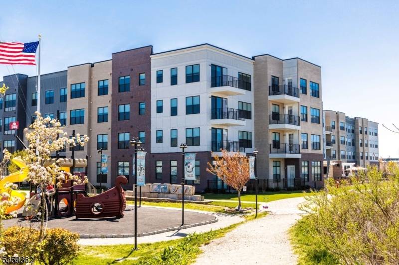 APARTMENT AMENITIES Kitchen Islands Modern Kitchens Including Quartz Countertops, Designer Tile Backsplashes Stainless Steel Appliances including Gas Range Luxurious Bathrooms With Glass Walk in Showers, Large Mirrors Storage Sleek, Wood ...