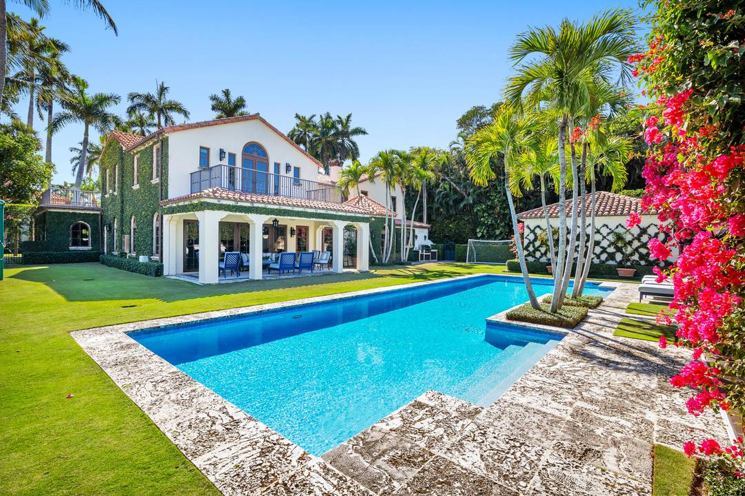 Welcome to Casa del Greco, a timeless architectural treasure designed by renowned Palm Beach architect Marion Sims Wyeth.