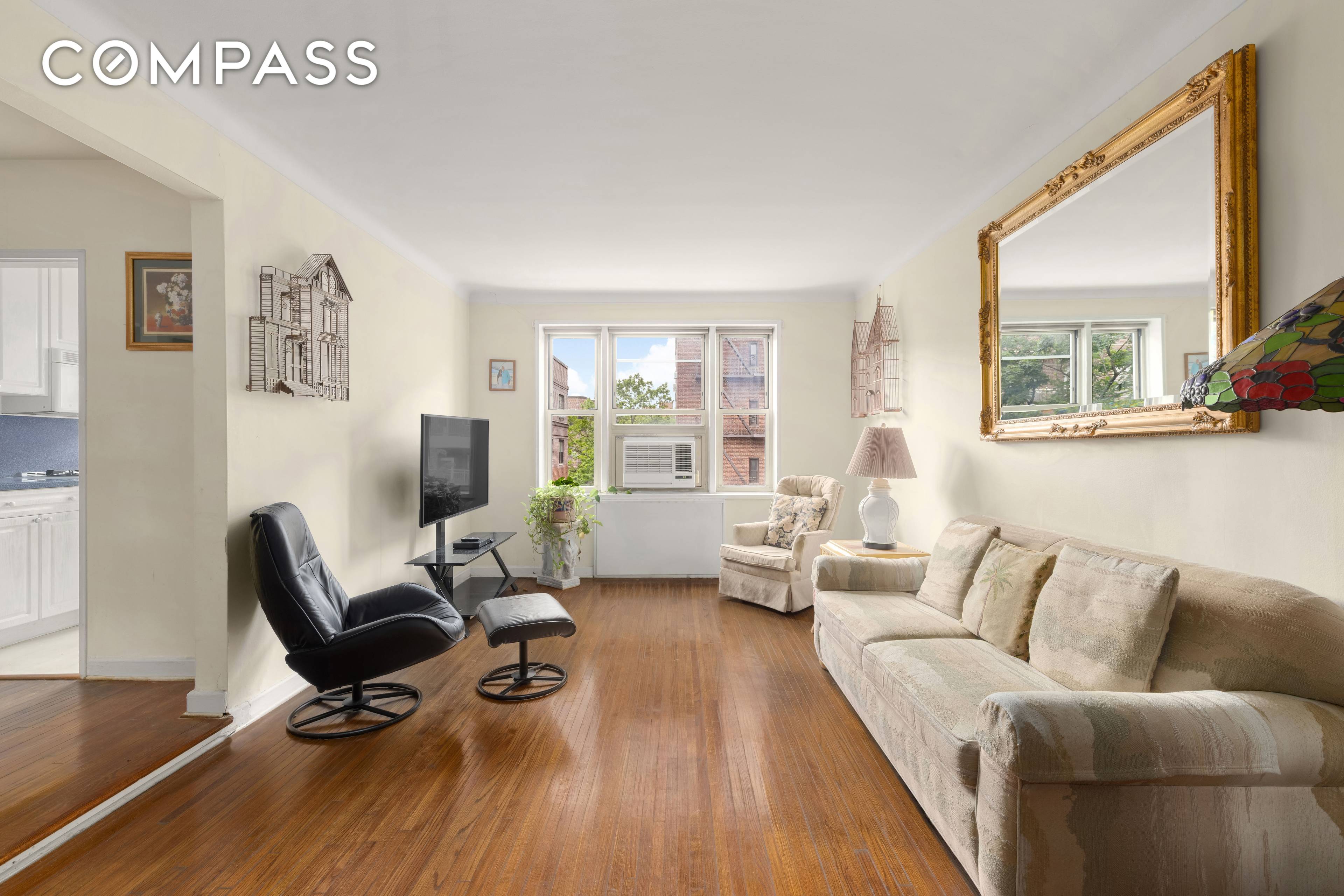 A true 2 Bedroom, 1 Bath has come on the market !
