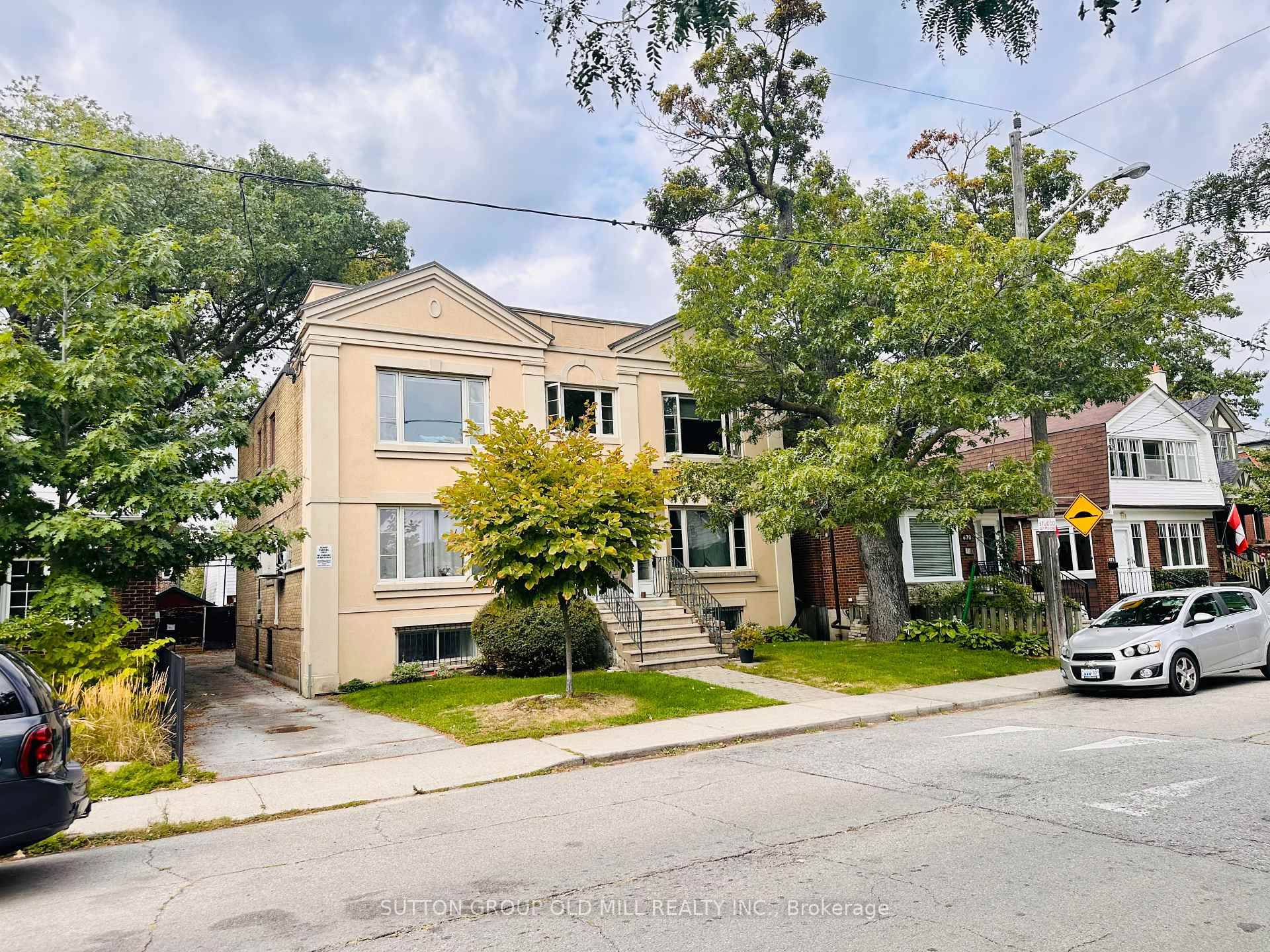 Fully Renovated TWO bedrooms unit Kitchen with Quartz Counter and Backsplash Laminate Flooring Through Out New full bathroom with heated floor Autonomic new heating and cooling system Ensuite Private Laundry ...