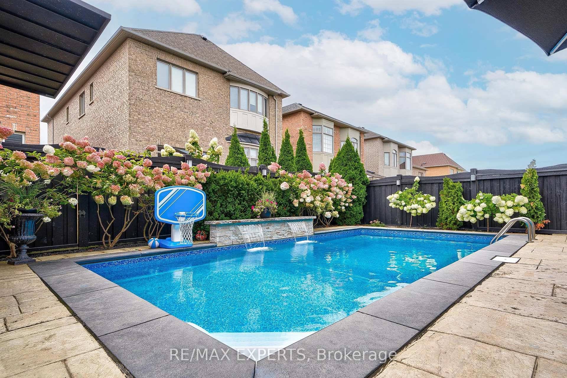 Stunning Fully Renovated Home in the Heart of Vellore Village in Vaughan !