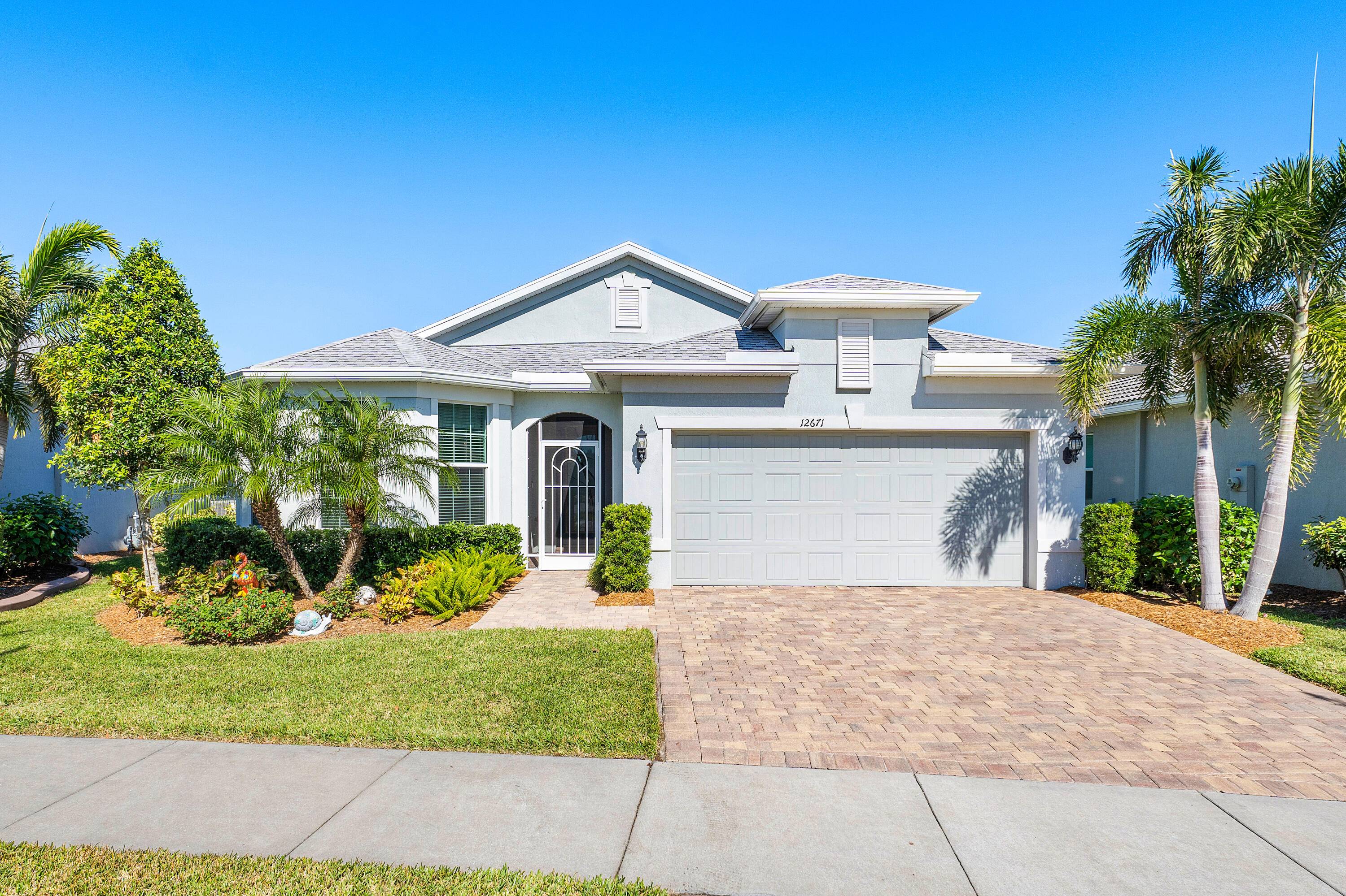 ONE OF THE BEST VALUE NEWER CONSTRUCTION POOL HOMES IN ALL OF PSL.