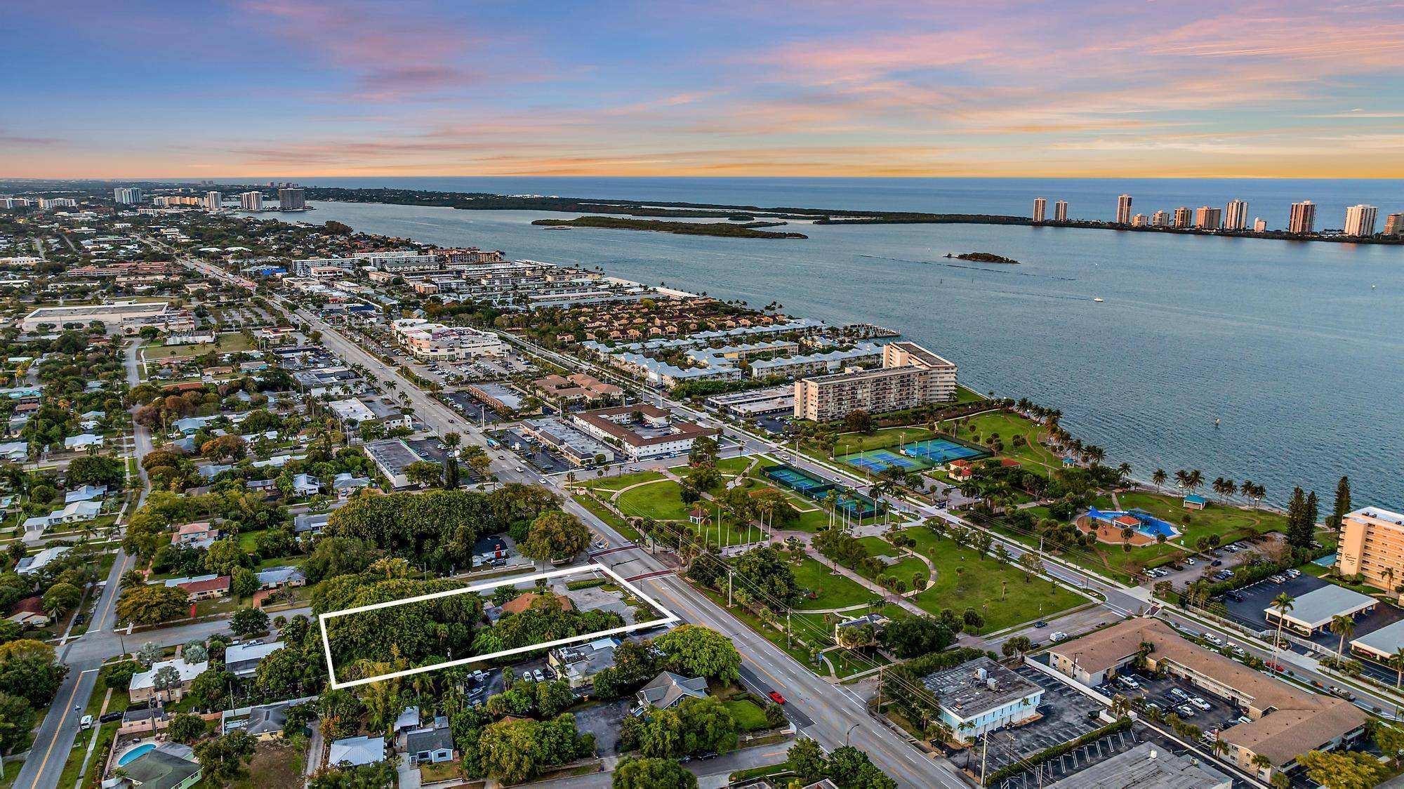 This three unit parcel is located on the corner of Park Avenue and U.