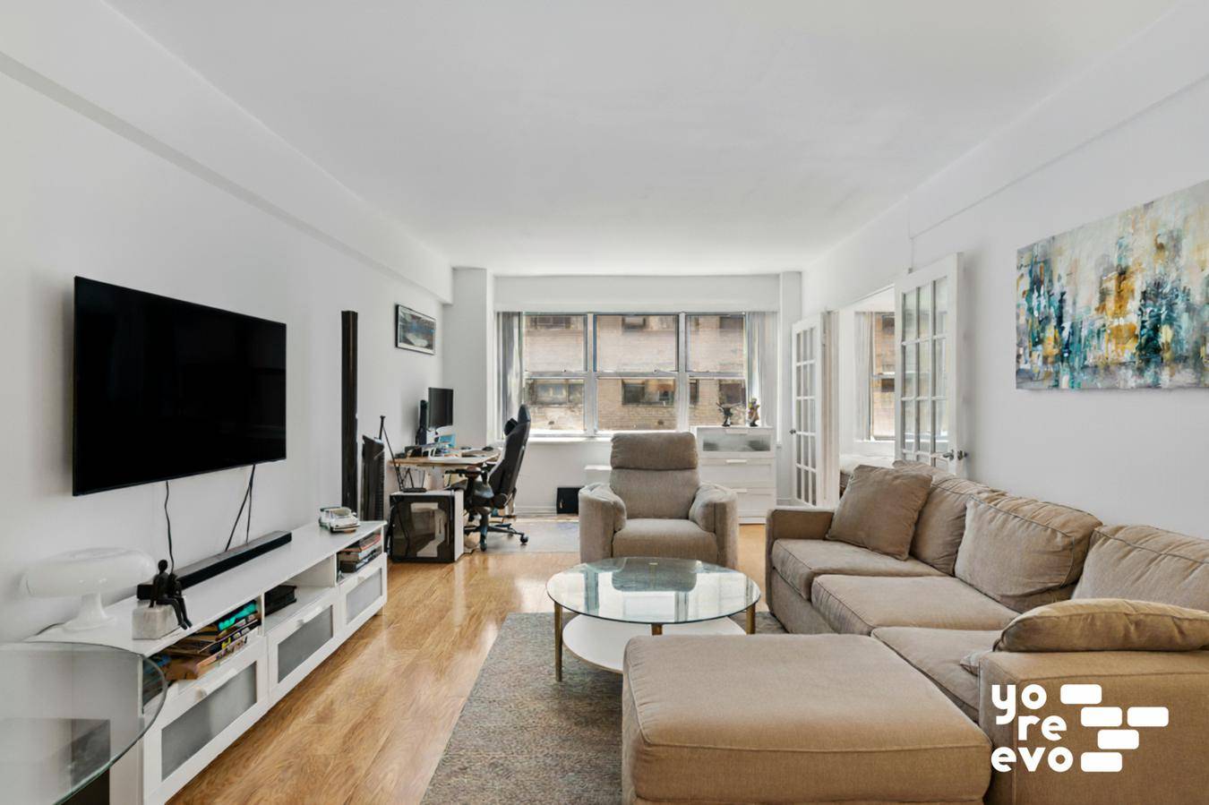 Welcome to apartment 5C at 80 Park Avenue a renovated one bedroom condo in one of Murray Hills most sought after full service buildings.