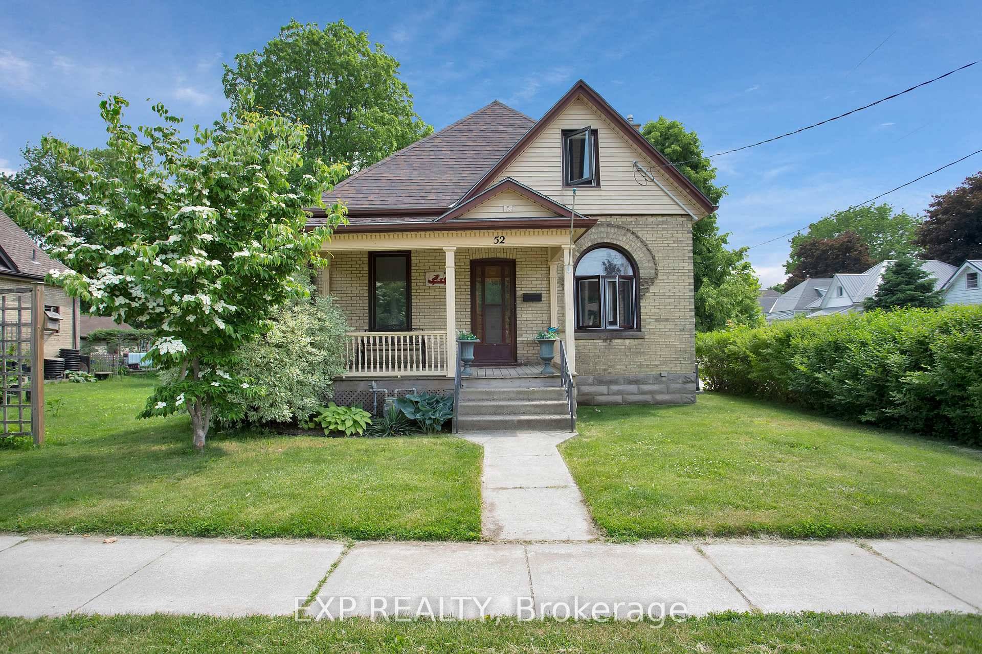 Family Friendly 4 Bedroom Home with Private Loft Retreat amp ; Sunroom.