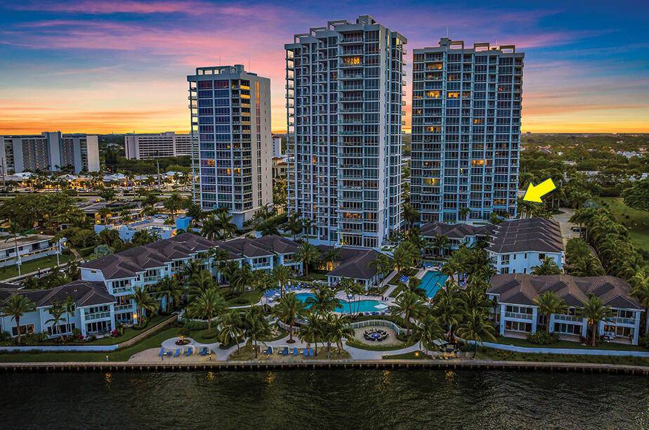 Excellent North Palm Beach location, just minutes from PGA Boulevard's dining, shopping, and beaches.