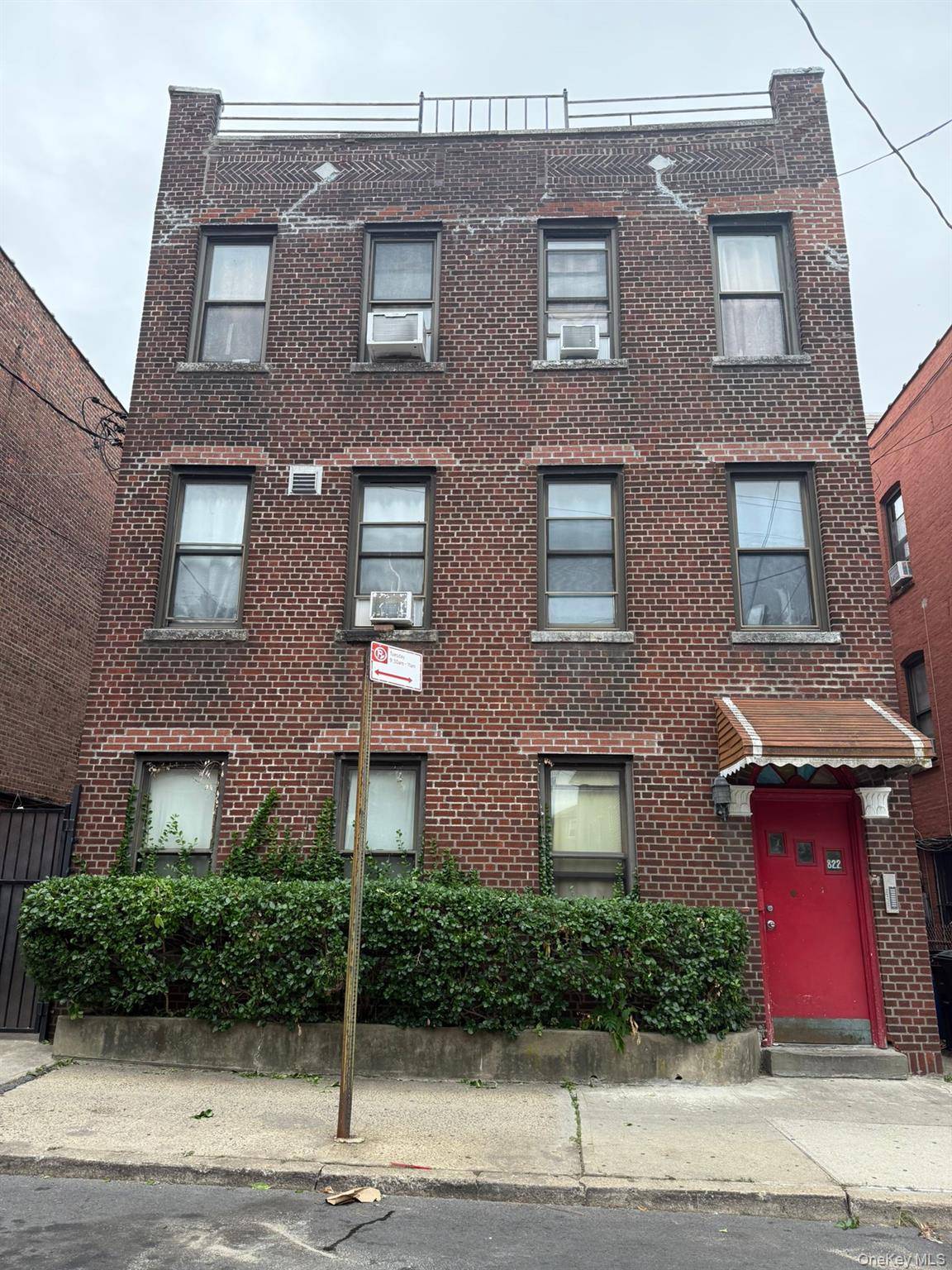For Sale 822 E 219th St, Bronx, NY 10467 Excellent investment opportunity in the Bronx !