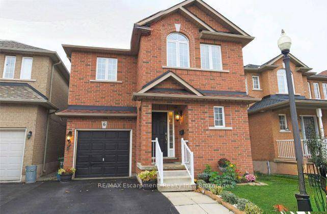 Elegant Detached Home in East Stoney Creek.