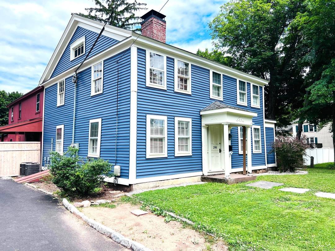 This beautiful two family Colonial, located in the heart of Glastonbury, offers an exceptional opportunity for both investors and owner occupants.