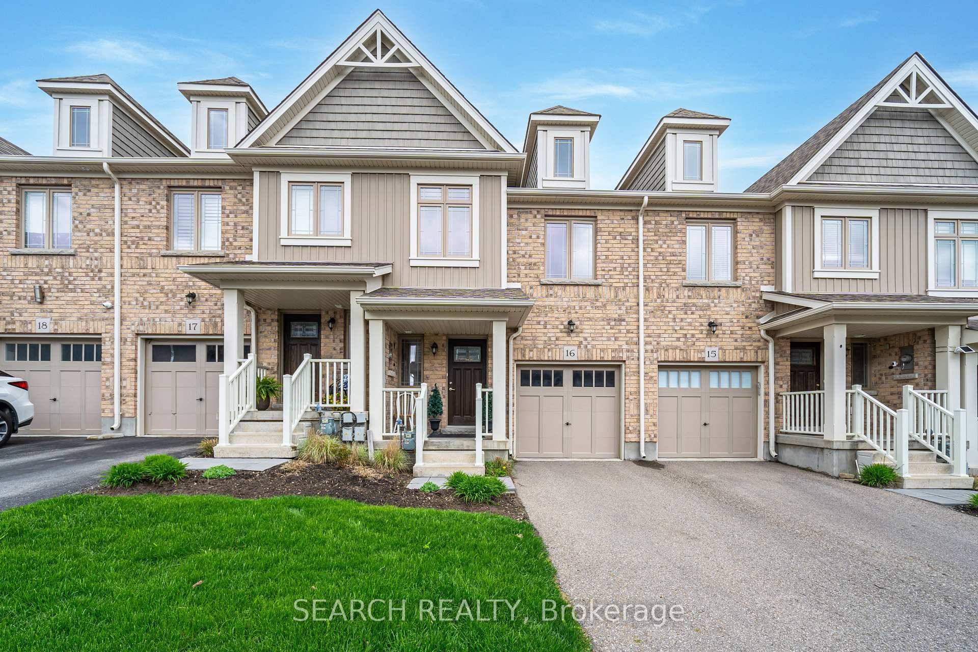 Affordable amp ; Charming 3 Bedroom Townhouse in a Family Friendly Neighbourhood !