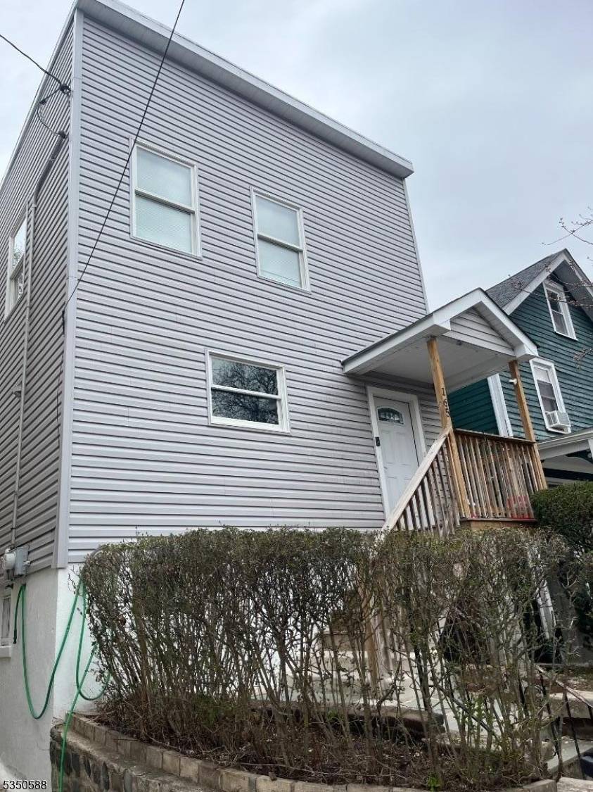 The perfect housing just blocks from downtown South Orange !