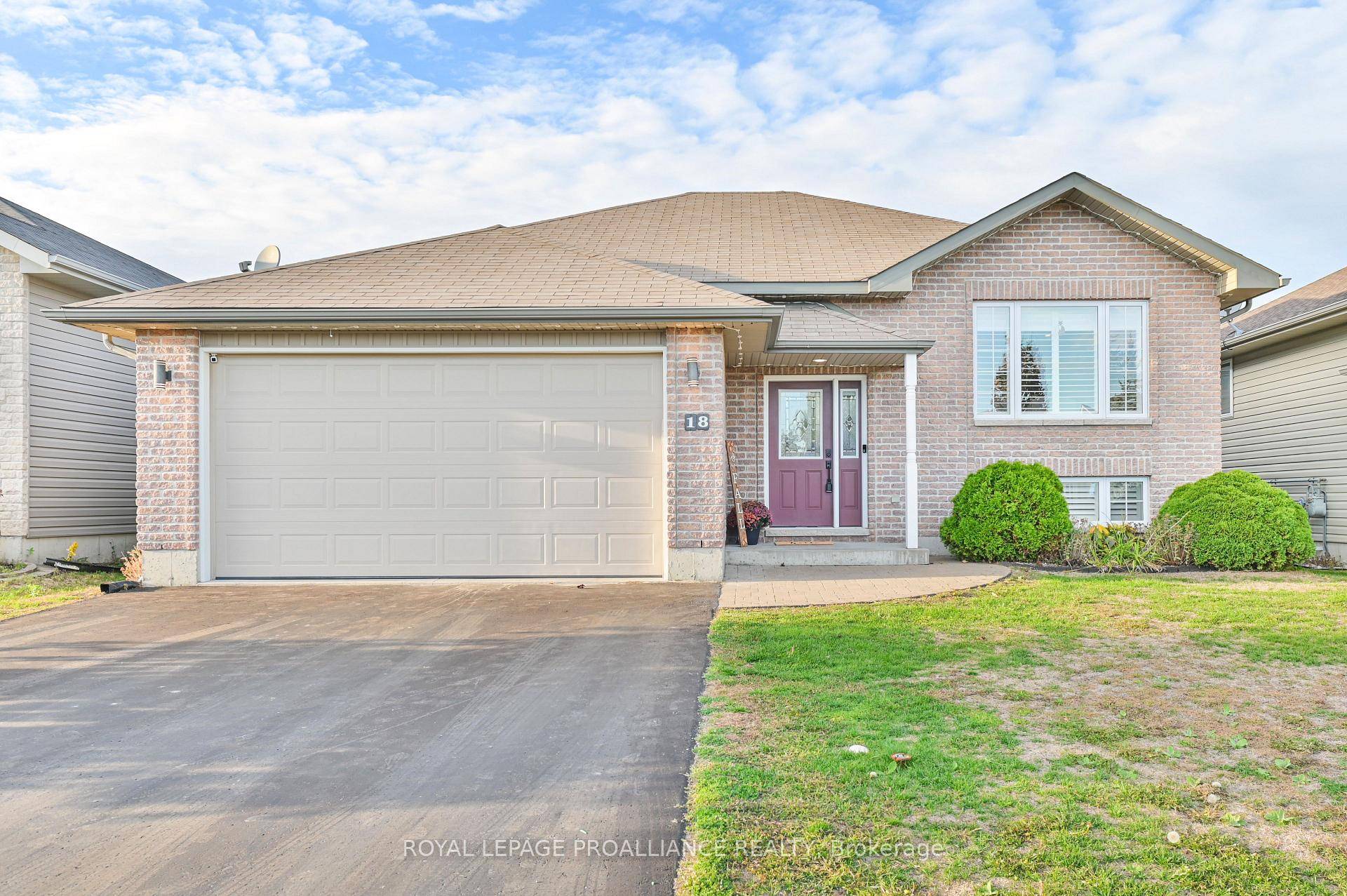 Welcome to 18 Fox Den located in one of Brighton's lovely subdivisions, perfectly positioned between Lake Ontario and the heart of town.