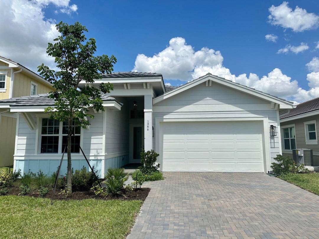 Beautiful 2023 new build, 3 bedroom den, 3 bath home in Loxahatchee's Arden community available for rent !