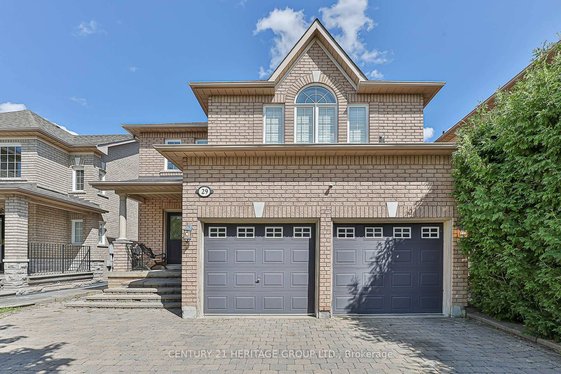 Stunning, Bright amp ; Spacious 4 Bedroom Detached Home In Desirable Dufferin Hill !