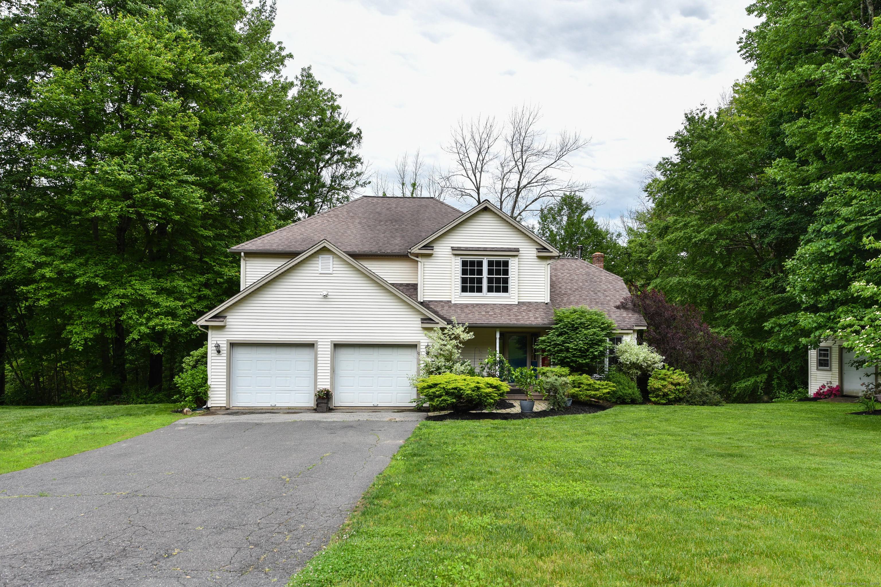 Welcome to this stunning Colonial set on a cul de sac with 3.