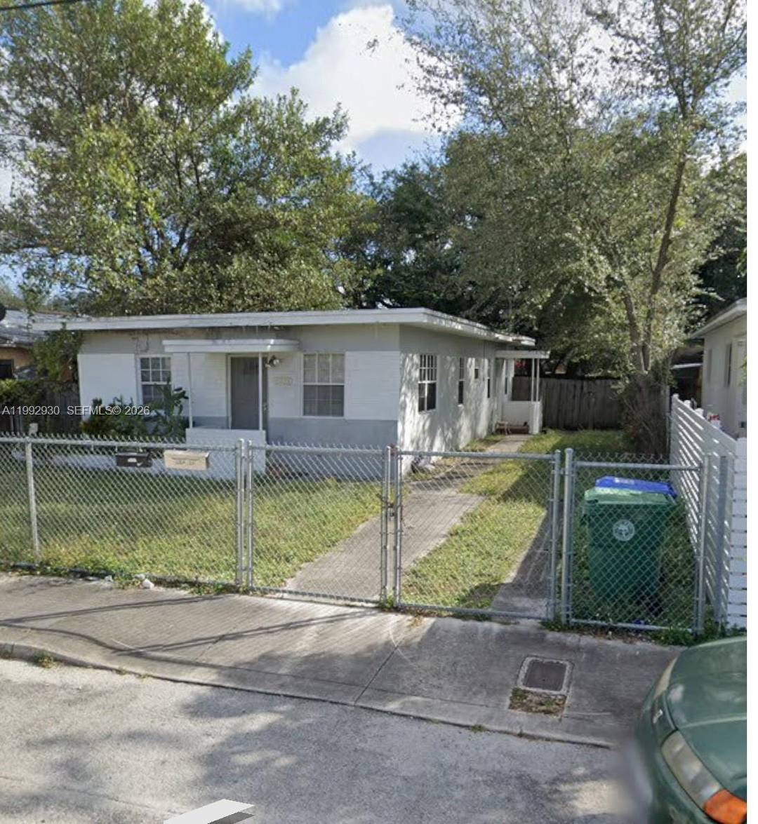 4 Bedroom 2 Bathroom duplex in Buena Vista with Carport parking, offering modern design, strong income potential, and unbeatable central location in the heart of Miami.