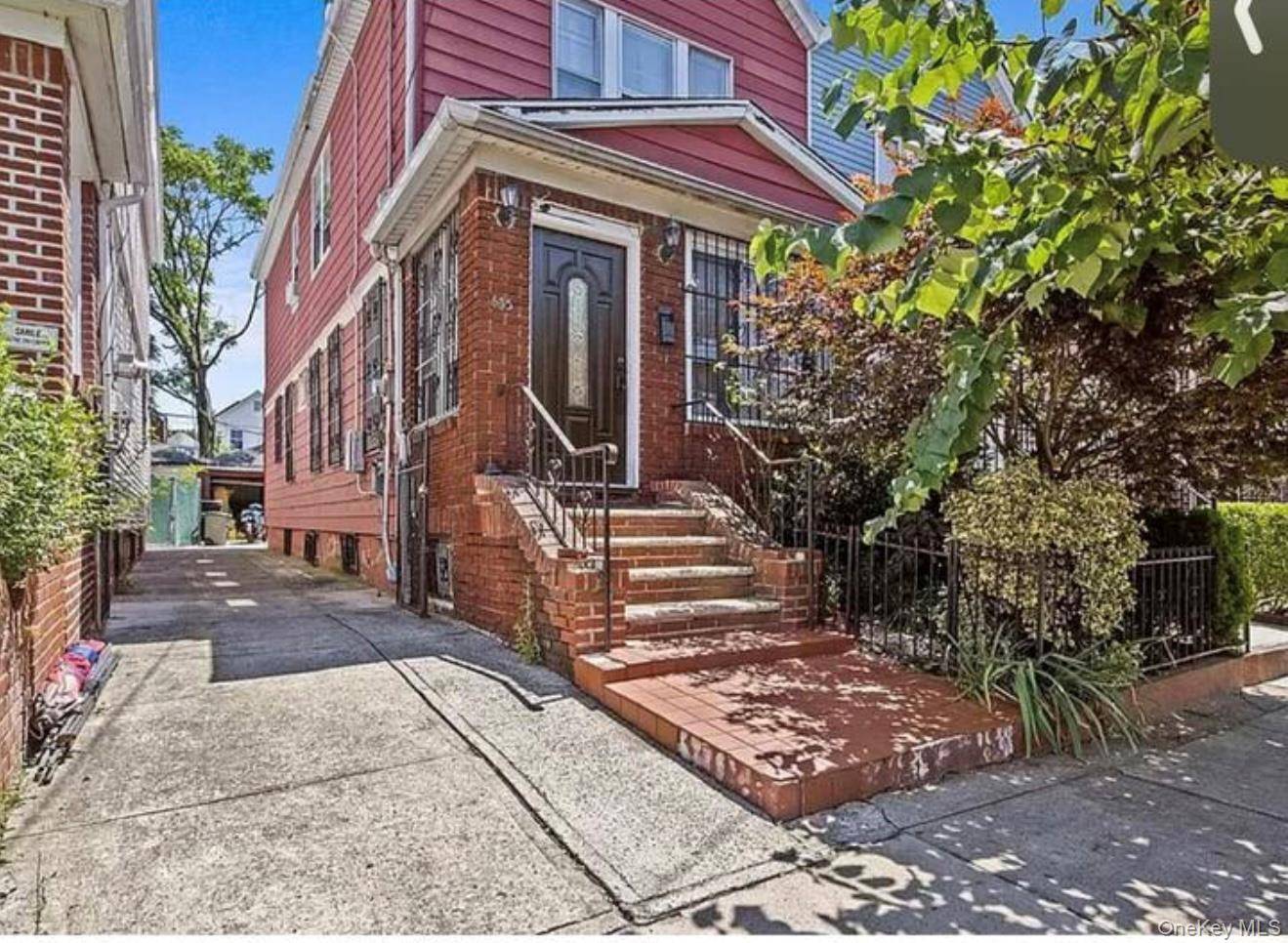 Well maintained single family home for you.
