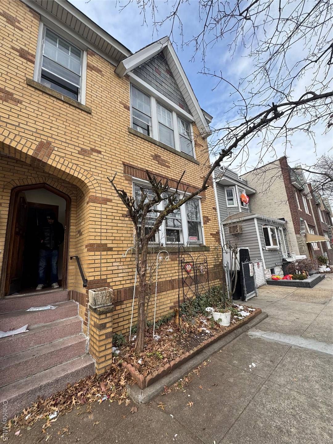 Spacious Four Bedroom Apartment For Rent In The Heart Of Glendale, Features Living Room, Dining Room, Eat In Kitchen W New Appliances amp ; One Full Bathroom.