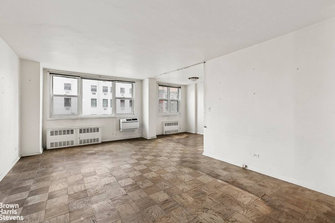 Enter into a lifestyle filled with excitement and convenience at 77 Seventh Avenue, Unit 4L, in the heart of Chelsea !